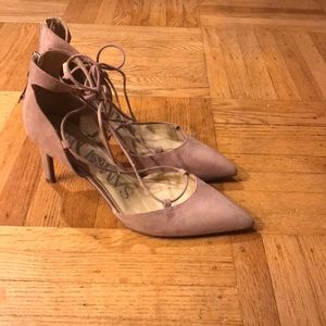 NWOT MAUVE LACE UP PUMPS